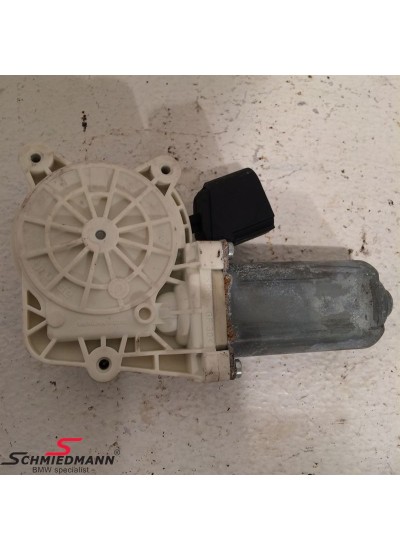 E60 ARKA CAM MOTORU SAĞ - 67626922320 E60 ARKA CAM MOTORU SAĞ - 67626922320
