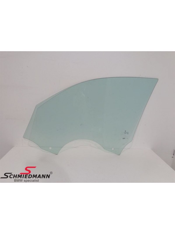 F20 LCİ ÖN SOL KAPI CAMI