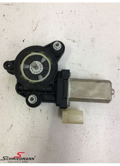 F30 ARKA CAM MOTORU SOL - 67627341563 F30 ARKA CAM MOTORU SOL - 67627341563