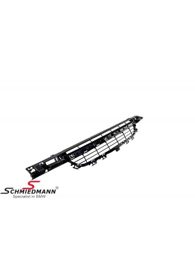 F20 LCİ ÖN TAMPON ORTA IZGARA - 51117371737 F20 LCİ ÖN TAMPON ORTA IZGARA - 51117371737