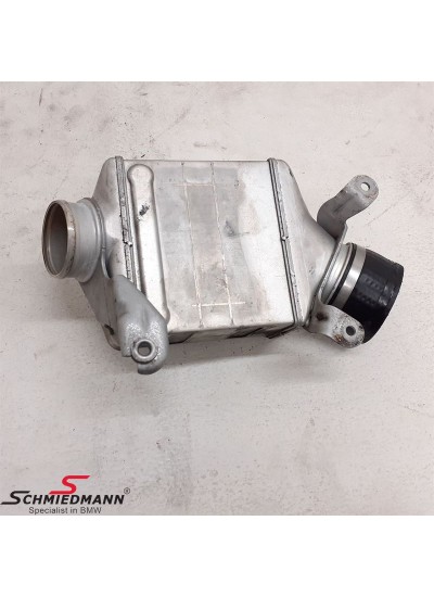 F07/F10/F01/X5 E70-F15 TURBO RADYATÖRÜ SAĞ (1-4) - 13717575406 F07/F10/F01/X5 E70-F15 TURBO RADYATÖRÜ SAĞ (1-4) - 13717575406